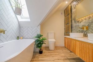 Family Bathroom- click for photo gallery